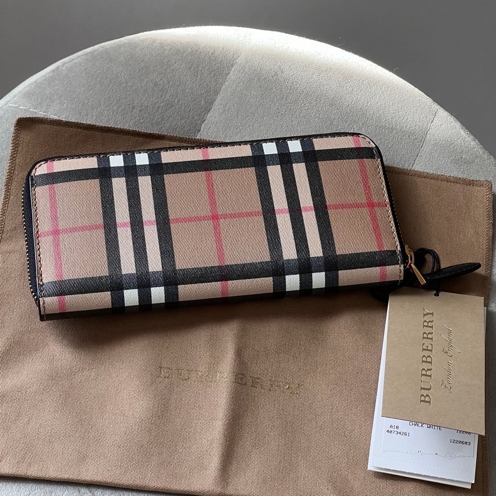 Burberry Vintage Check Zip Wallet
